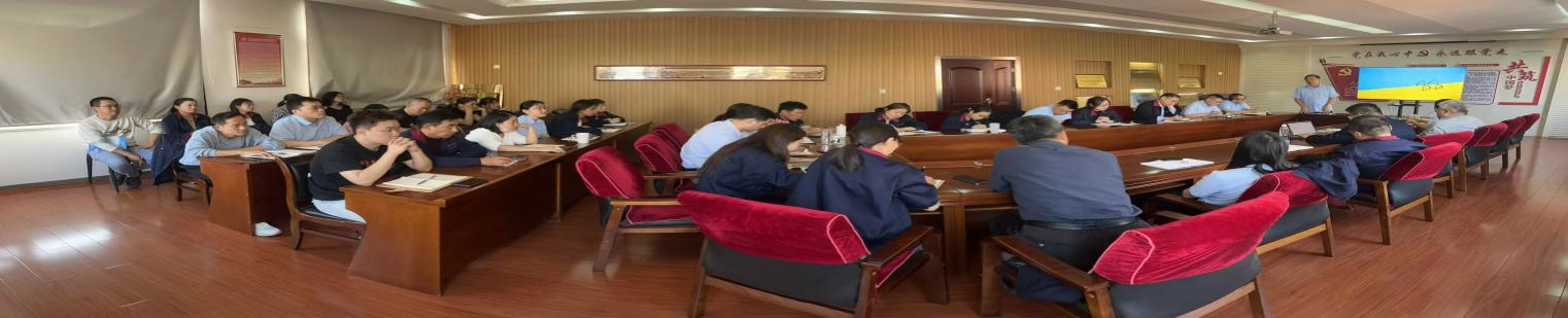 隆鑫公司第三季度會(huì )議在辦公樓三樓會(huì )議室召開(kāi)